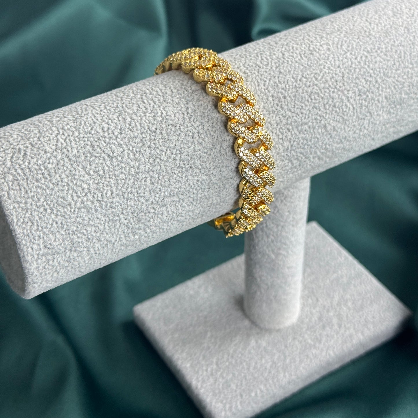 ITALIAN GOLD BRACELET.