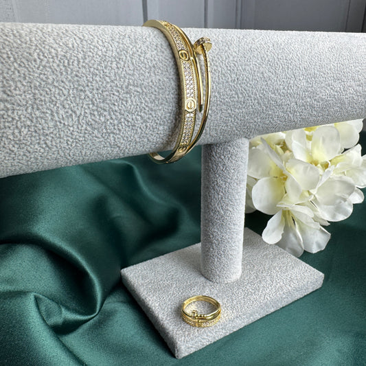 ITALIAN GOLD BRACELET AND RING SET.