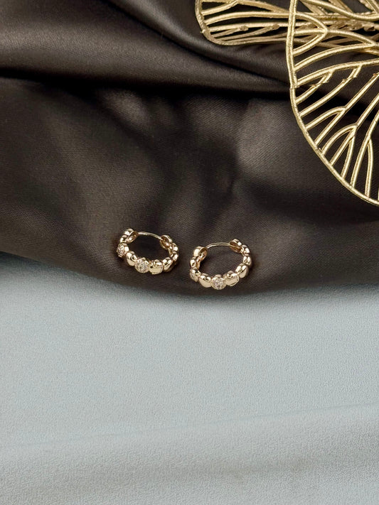 ITALIAN GOLD EARRINGS.