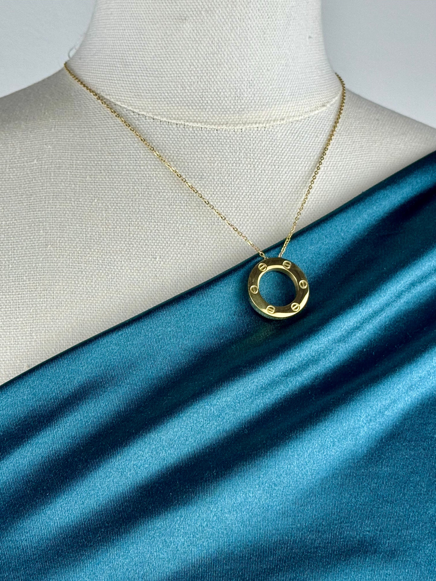 ITALIAN GOLD NECKLACE.