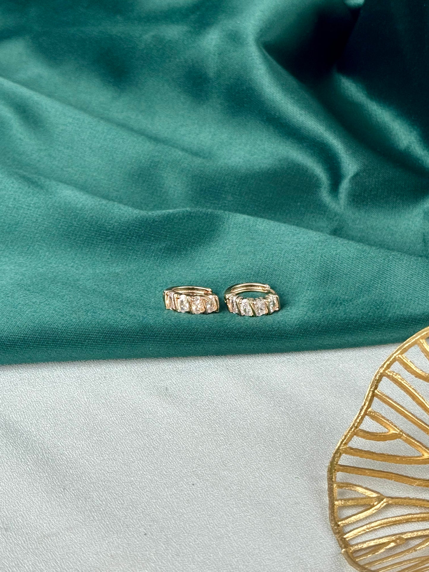 ITALIAN GOLD EARRINGS.