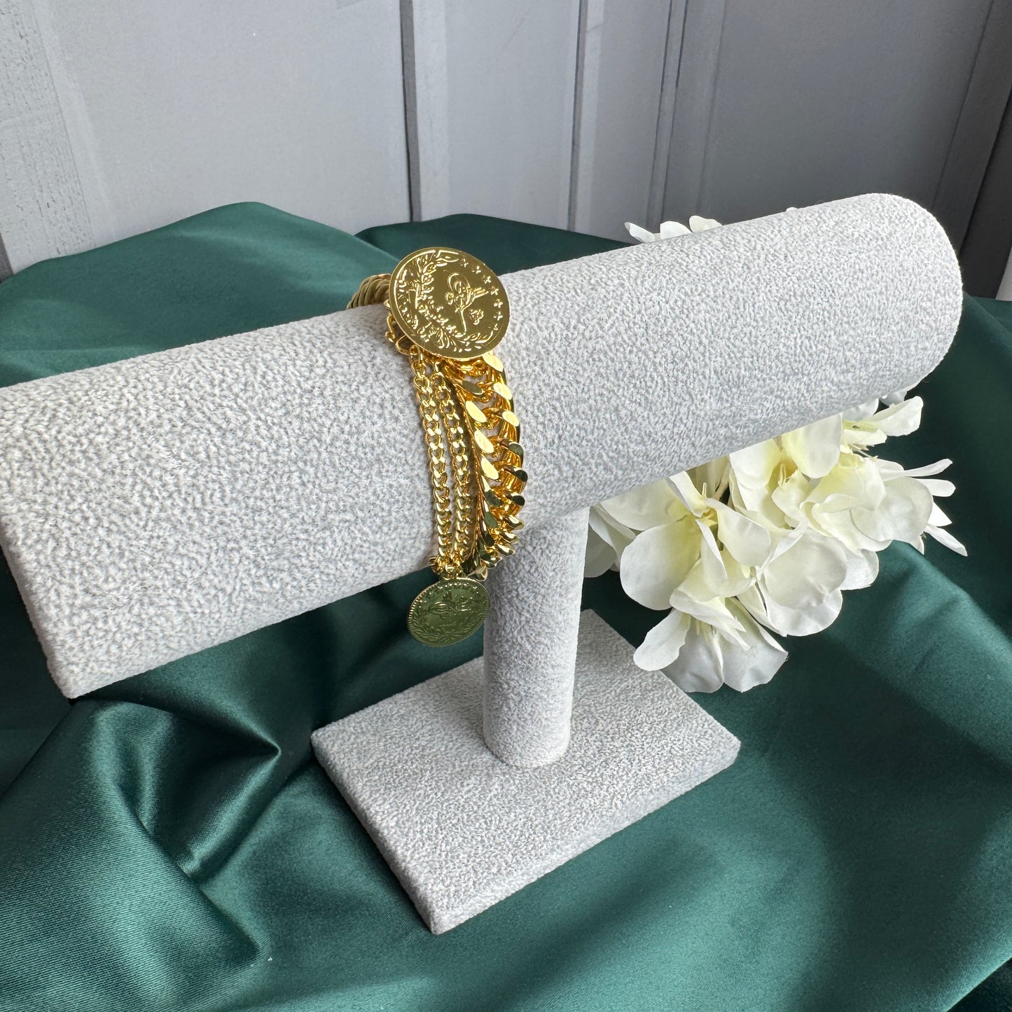 ITALIAN GOLD BRACELET.