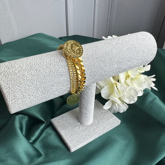 ITALIAN GOLD BRACELET.