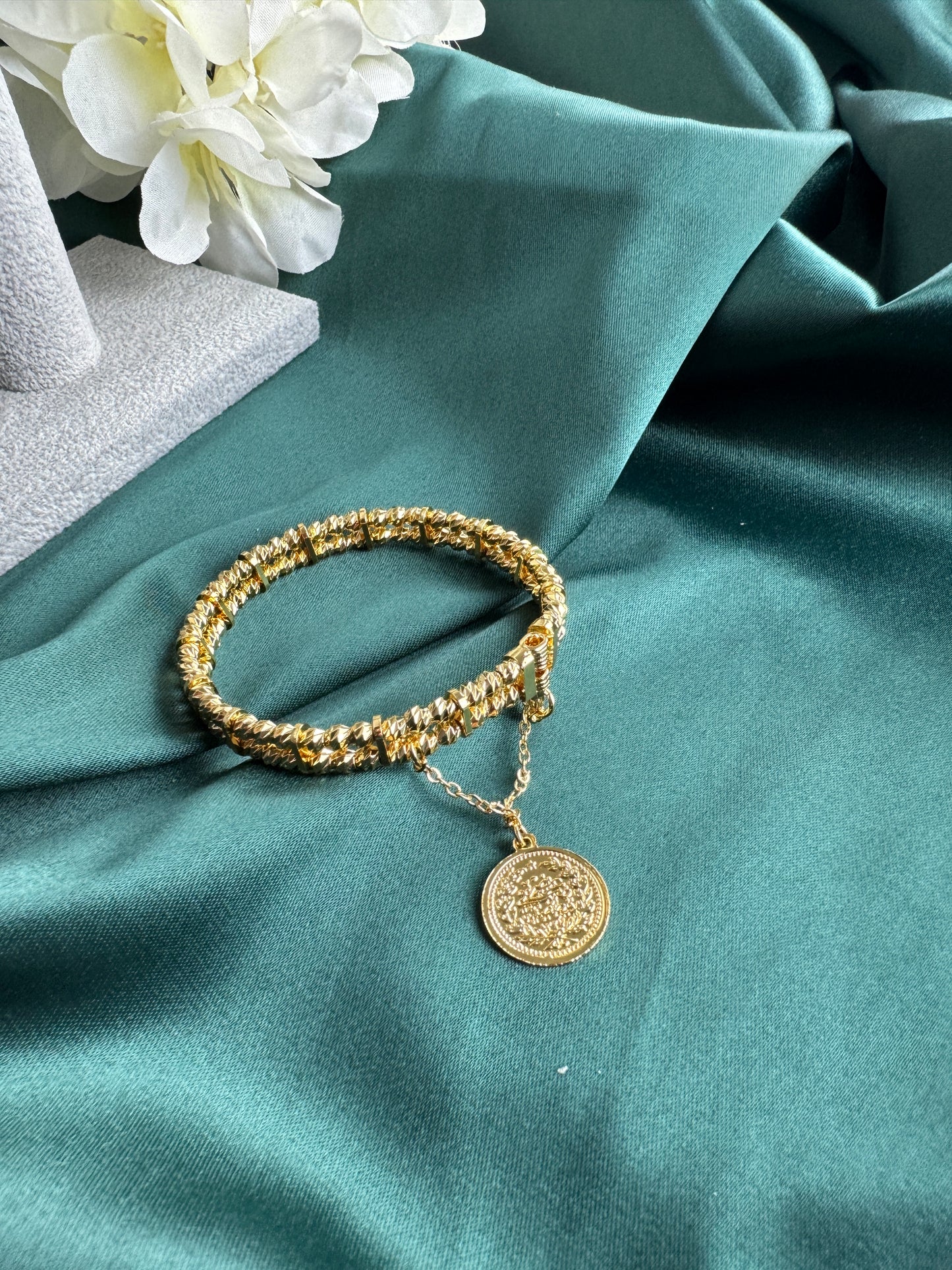 ITALIAN GOLD BRACELET.