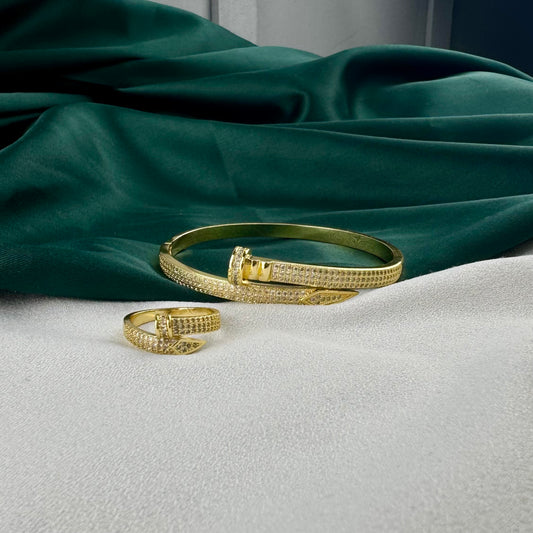 ITALIAN GOLD BRACELET AND RING SET.
