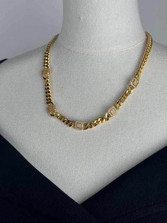 ITALIAN GOLD NECKLACE.