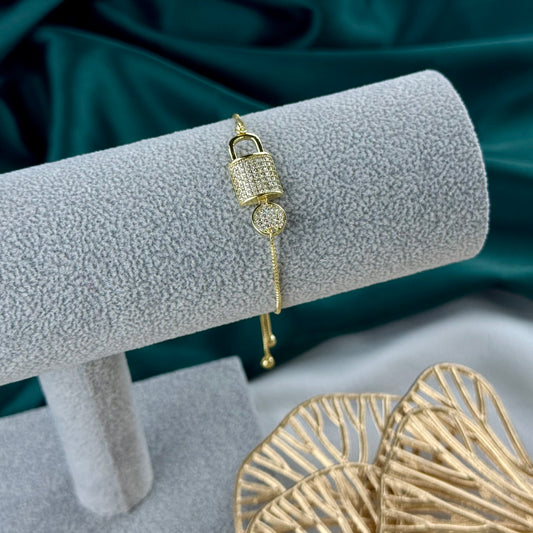 ITALIAN GOLD BRACELET.