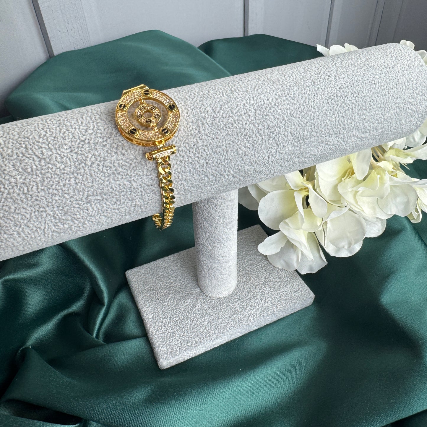 ITALIAN GOLD BRACELET.