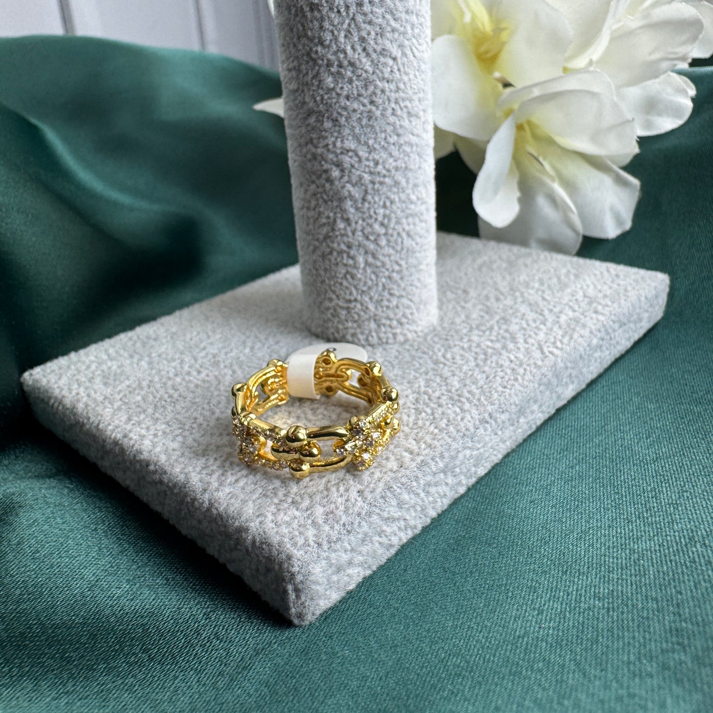 ITALIAN GOLD BRACELET AND RING SET.