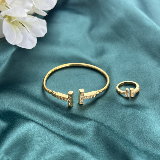 ITALIAN GOLD BRACELET AND RING SET.