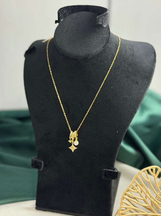 ITALIAN GOLD NECKLACE.