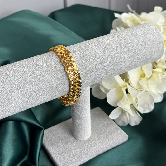 ITALIAN GOLD BRACELET.