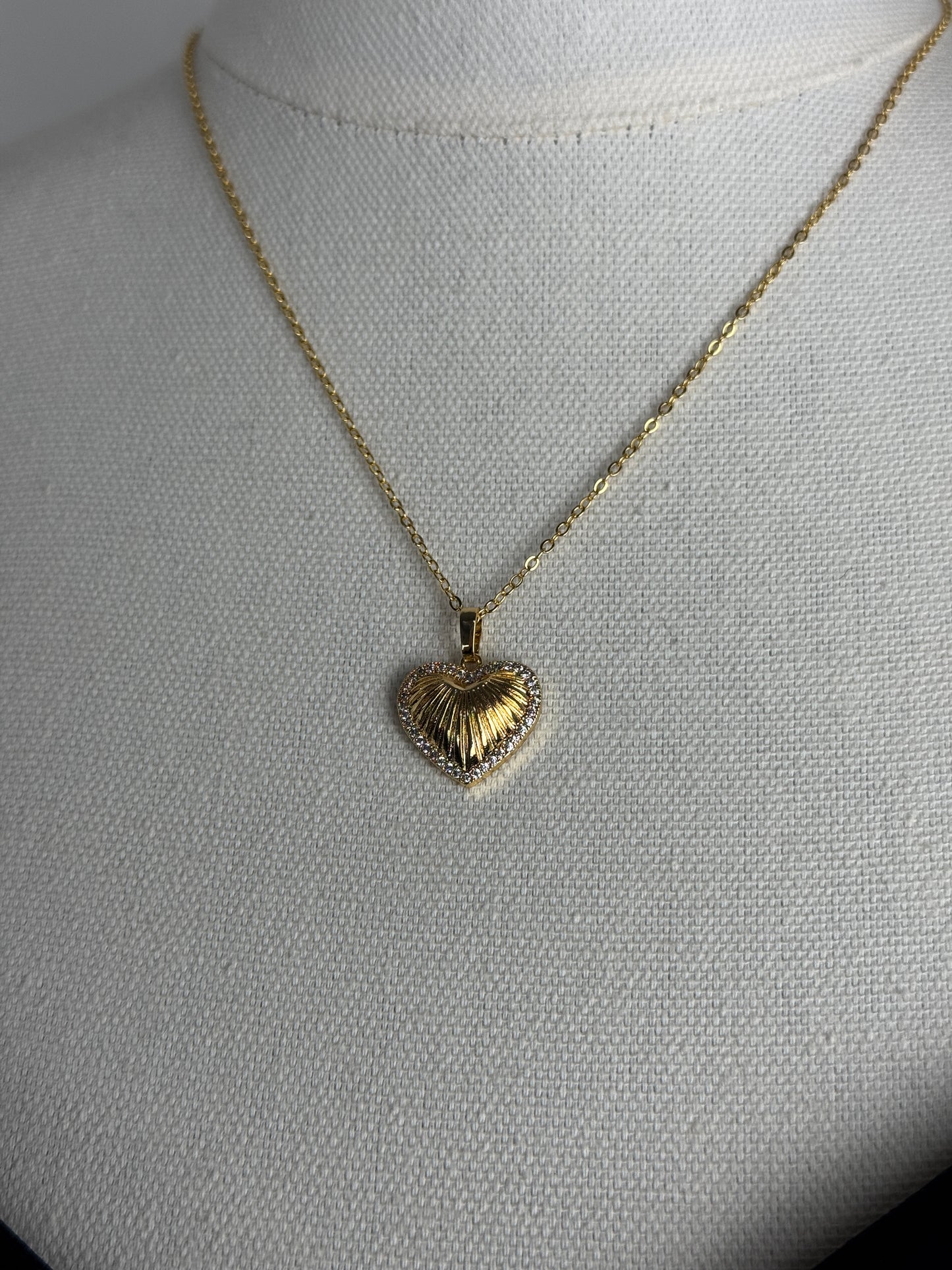 ITALIAN GOLD NECKLACE.