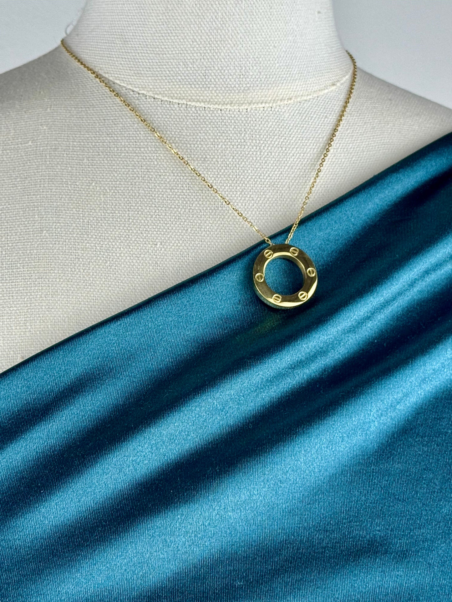 ITALIAN GOLD NECKLACE.